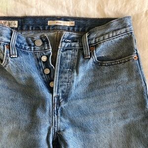 Levi’s Wedgie Jean - “shut up” medium wash - 26